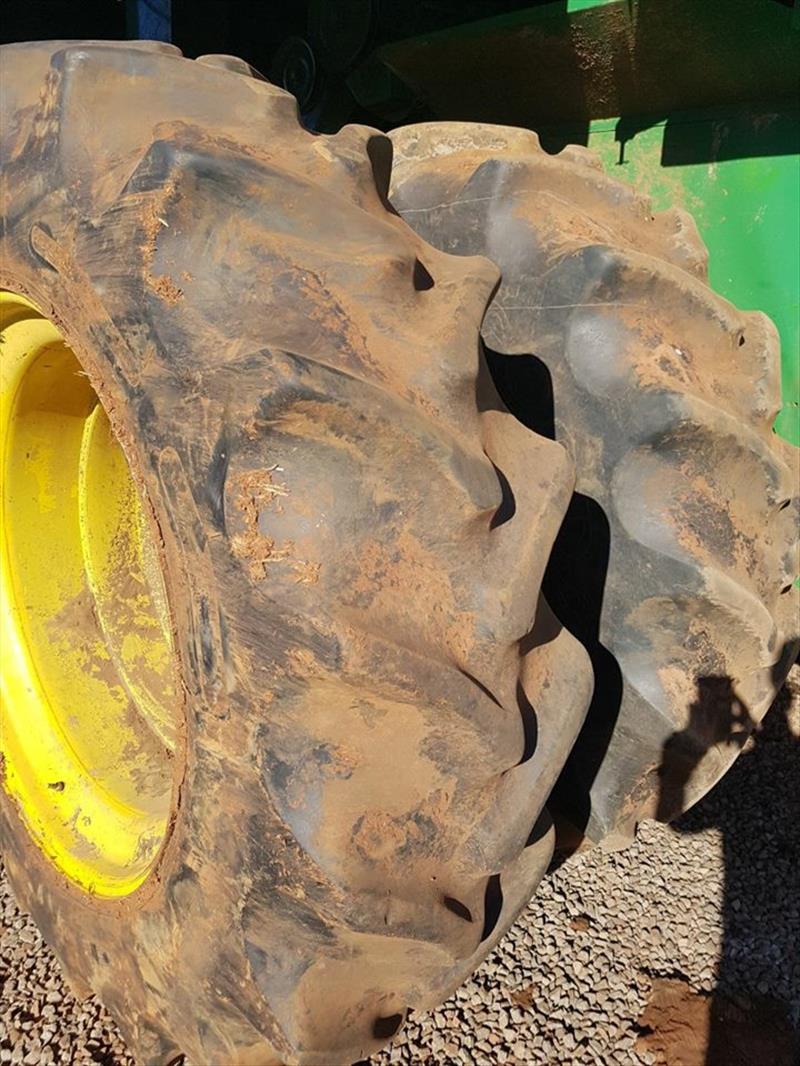 Roda e Pneus STS John Deere